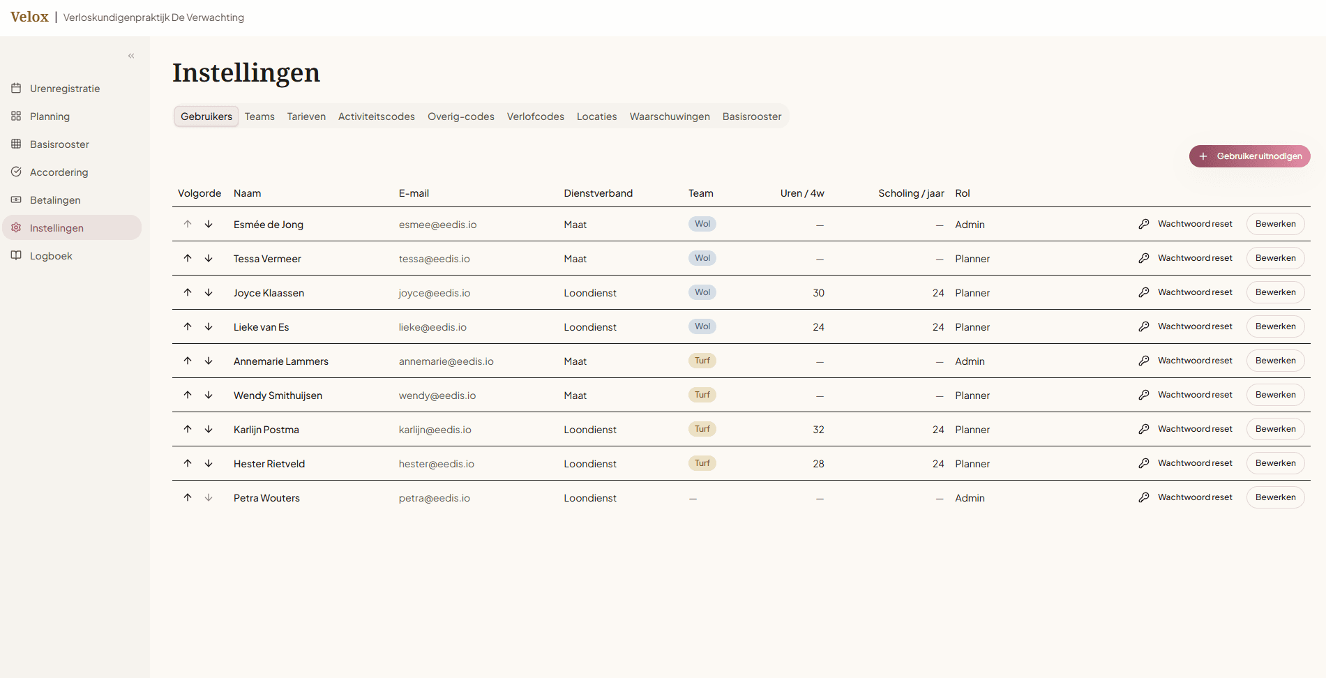 Schermafbeelding: Configuratie. Gebruikers, teams, tarieven en codes beheren op één plek.